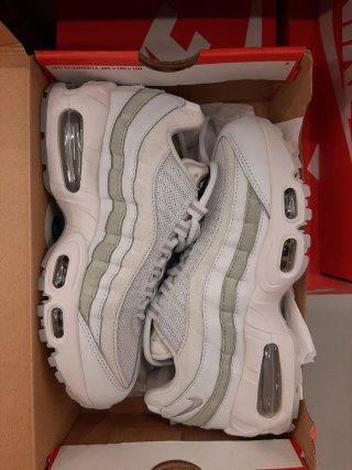Nike Air Max 95 Gris y Blanco .