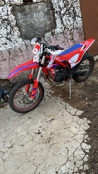 Beta 300 Enduro/Motocross Roja y Blanca