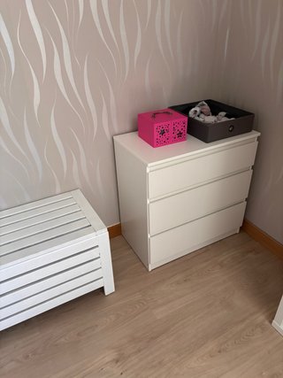 Cómoda y mesita de noche madera