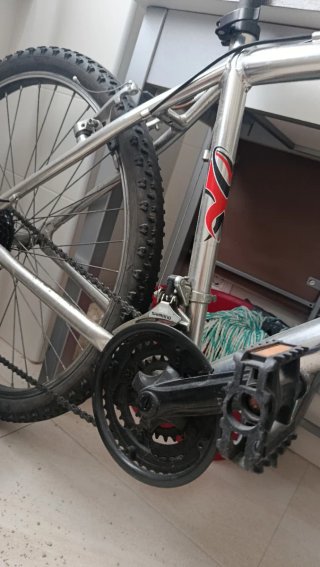 Bicicleta FAST ALU Necesita cambio de cubiertas