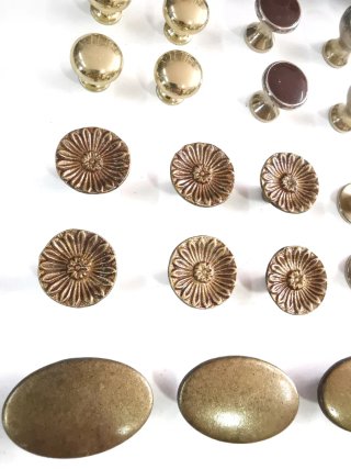 111 tiradores variados antiguos de bronce