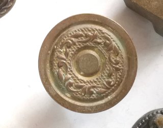 111 tiradores variados antiguos de bronce