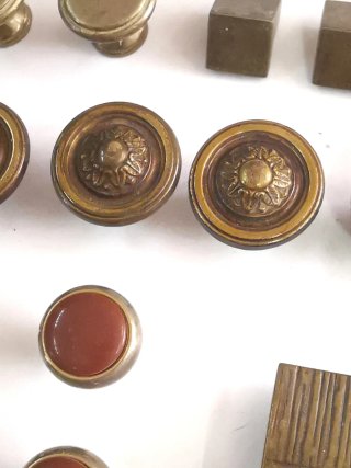 111 tiradores variados antiguos de bronce
