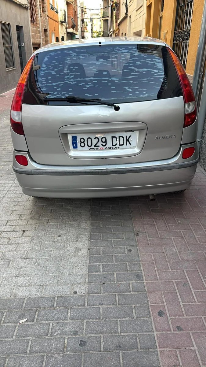 Nissan Almera 2004 - foto 1