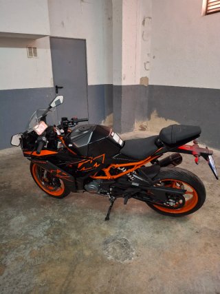KTM RC 125 Negra y Naranja