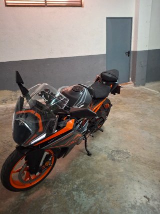 KTM RC 125 Negra y Naranja