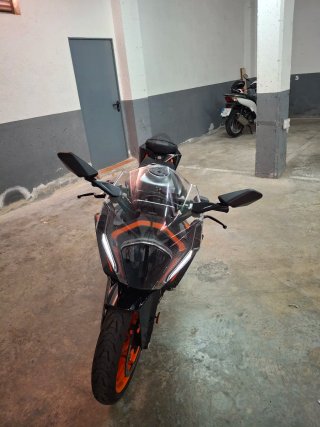 KTM RC 125 Negra y Naranja