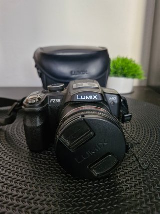 Panasonic Lumix DMC-FZ38 Leica 18x Zoom