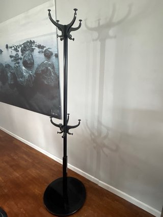 Perchero de pie negro