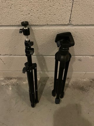 2 Trípodes para cámara