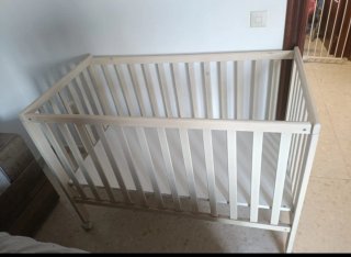 Cuna de madera para bebé