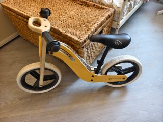 Bicicleta de madera sin pedales