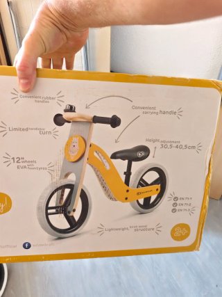 Bicicleta de madera sin pedales