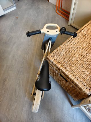 Bicicleta de madera sin pedales
