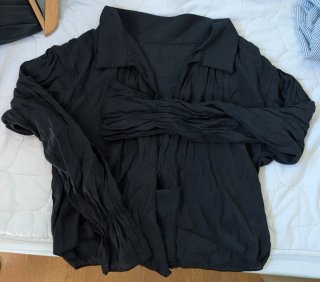Blusa negra abierta