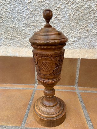 Cáliz madera tallada a mano decorativo
