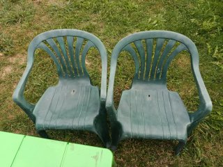 Tavolo e 4 sedie in plastica per giardino