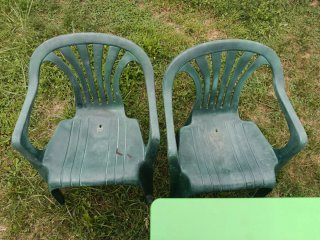 Tavolo e 4 sedie in plastica per giardino