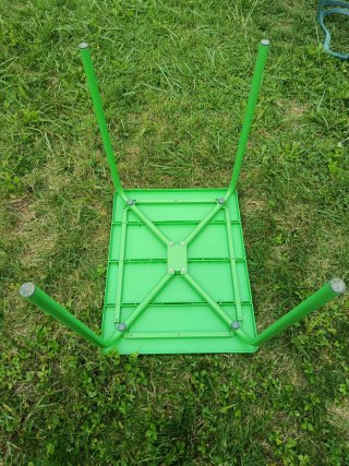Tavolo e 4 sedie in plastica per giardino