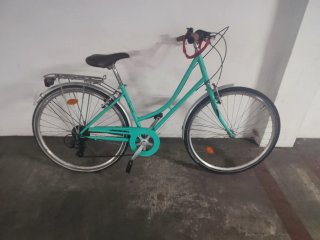Bicicleta de paseo azul turquesa