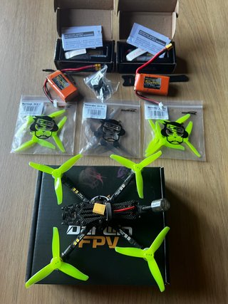 Drone Darwin Baby Ape V2 + 4 Batterie