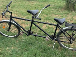 Bicicleta tándem negra
