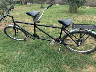 Bicicleta tándem negra
