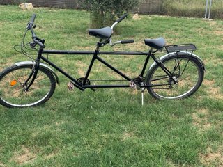 Bicicleta tándem negra