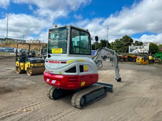 Retroexcavadora Takeuchi TB230