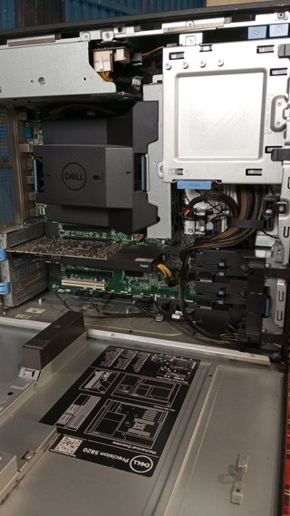 Stazione di lavoro Dell Precision 5820 Xeon 32GB RAM NVIDIA