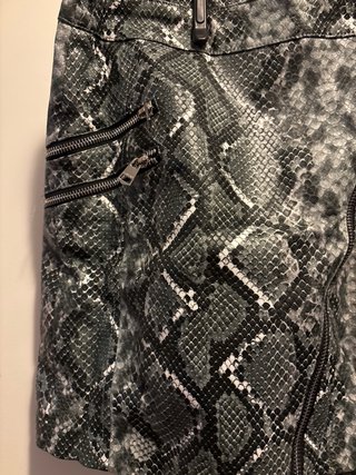 Falda cuero estampado serpiente
