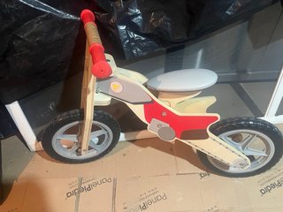 Bicicleta de madera para niños