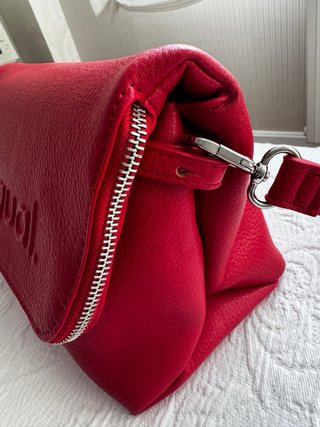 Bolso rojo marca Desigual.Buen estado como nuevo.