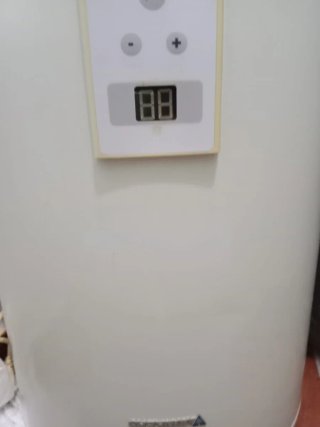 Termo eléctrico beige/blanco de 50 litros