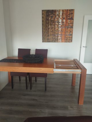 Mesa, vitrina y mueble TV madera maciza