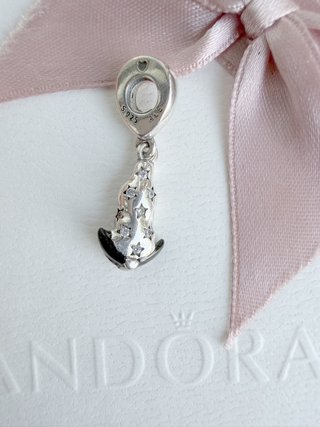 Pandoras charm