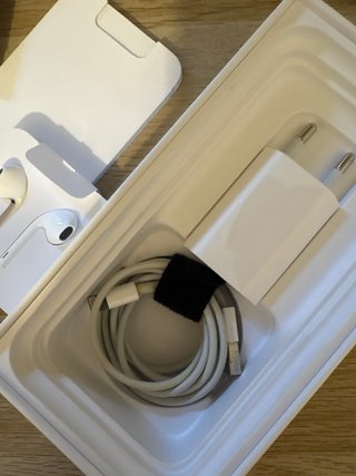 iPhone 11 con accesorios