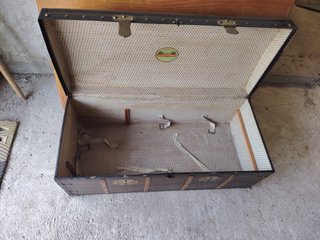 Baúl antiguo de madera