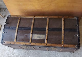 Baúl antiguo de madera