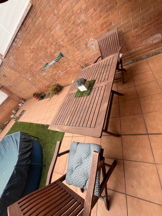 Mesa y sillas jardin
