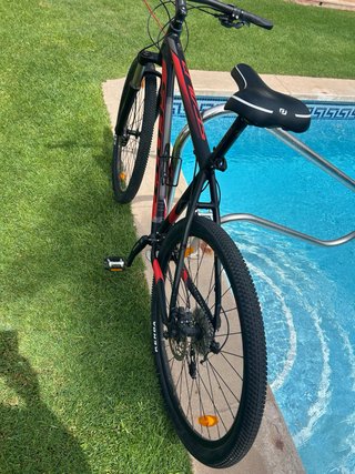 SCOTT Mountain Bike. Hardly used. Good as new.