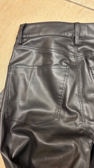 Pantalones Zara efecto piel negros