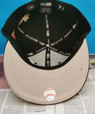 Gorra New Era NY Negra con Diseño Floral