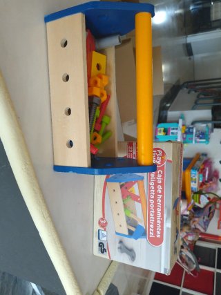 Caja de herramientas de juguete en madera
