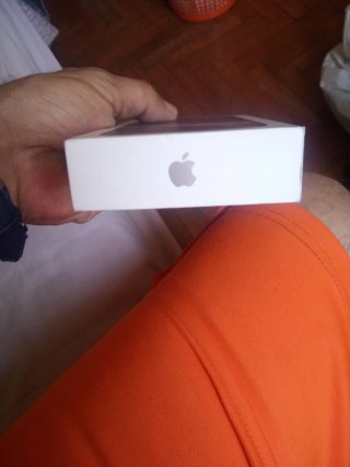 Caja iPhone 16 Pro