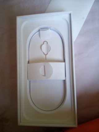 Caja iPhone 16 Pro