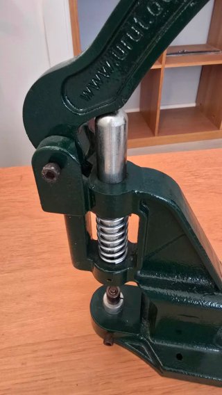 Remachadora/Ojaladora Manual Verde