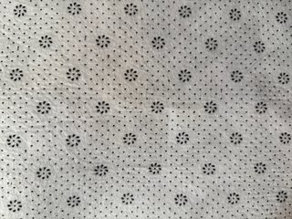 Alfombra beige y marrón de poliéster