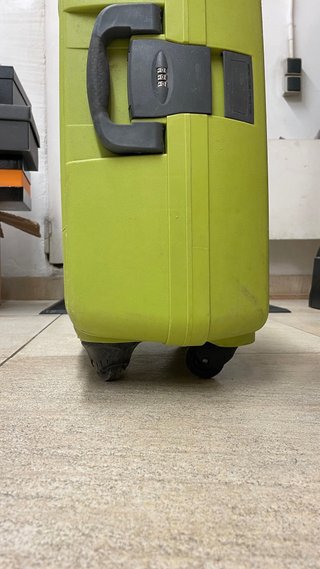 Maleta de viaje verde