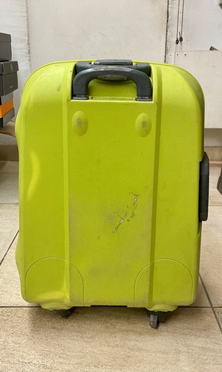 Maleta de viaje verde